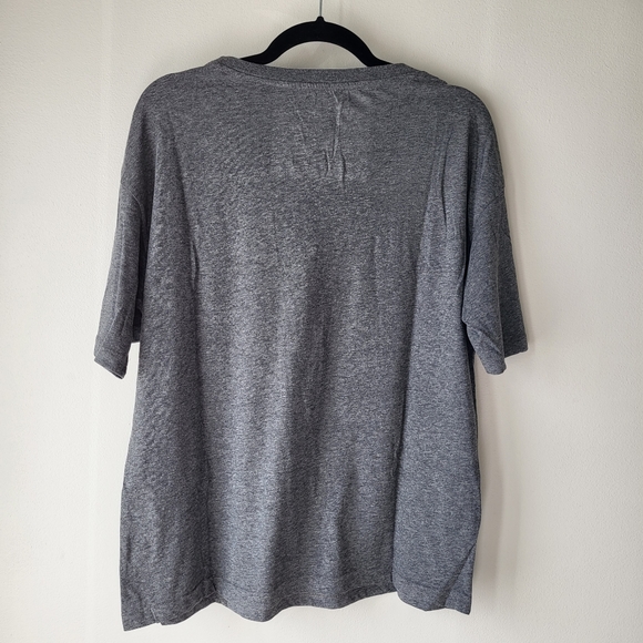 2/$20 Captain marvel grey short sleeve tshirt with logo across the front Size L - Picture 4 of 6